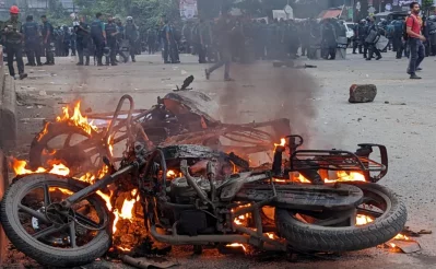 Photo shows two motorcycles set on fire by Jamaat-Shibir men after they staged a protest and vandalized several vehicles following the death of Jamaat-e-Islami leader Delawar Hossain Sayedee on Tuesday, August 15, 2023. Photo: Mahmud Hossain Opu/Dhaka Tribune