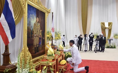 Thailand`s new PM Srettha Thavisin in front of a portrait of Thai King Maha Vajiralongkorn during a royal ceremony in Bangkok on August 23, 2023 Photo: AFP