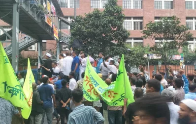 Leaders and supporters of the Dhaka North unit of the opposition BNP hold their procession with black flags in Shyamoli in the capital on Friday afternoon, August 25, 2023. Photo: Dhaka Tribune