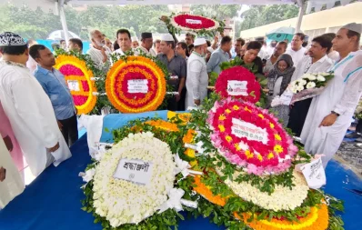 People place flower wreaths at Abahani Limited field at in Dhaka’s Dhanmondi on Tuesday, August 29, 2023. Photo: Mahmud Hossain Opu/Dhaka Tribune