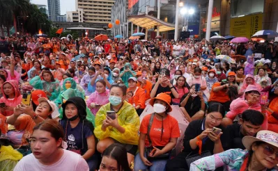 Supporters of Thailand`s Move Forward Party gather to hear party leader and prime ministerial candidate Pita Limjaroenrat speak during a rally in Bangkok on July 9, 2023 Photo: AFP