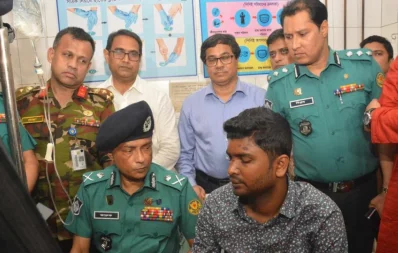 DMP Commissioner Khandaker Golam Faruq talks with injured Chhatra League leader Anwar Hossain Nayeem at Bangabandhu Sheikh Mujib Medical University in Dhaka on Tuesday, September 12, 2023. Photo: Bangla Tribune