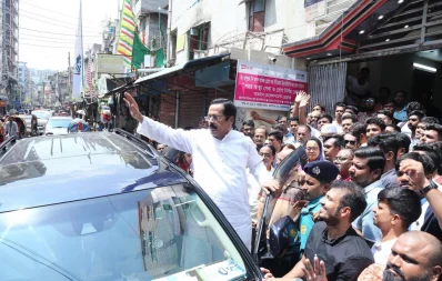 Awami League`s Presidium Member Jahangir Kabir Nanak waves at the Krishi Market traders after he visited the site on Sunday, September 17, 2023. Photo: Collected
