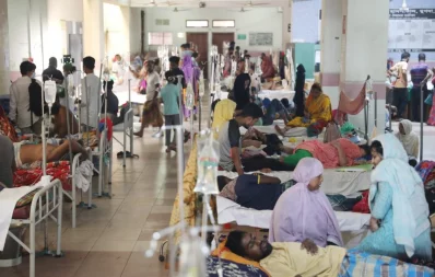 The photo shows dengue patients receiving treatment in Mugda Medical College and Hospital on Wednesday, September 27, 2023. Photo: Mehedi Hasan/Dhaka Tribune