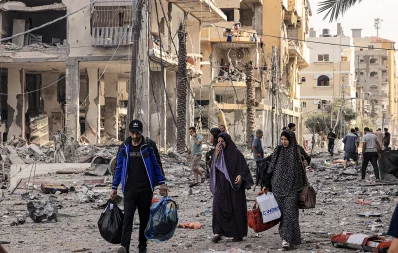 Palestinians leave al-Karama neighbourhood in Gaza City to safer areas on October 11, 2023, as raging battles between Israel and the Hamas movement continued for the fifth consecutive day. Photo: AFP