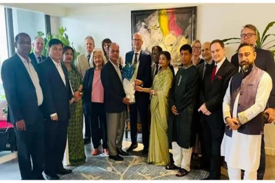 A delegation of Awami League led by party’s Presidium Member Lieutenant Colonel (Retd) Muhammad Faruk Khan, presents a flower bouquet to Charles Whiteley, the ambassador of the European Union (EU), in Dhaka on Sunday, October 15, 2023. Photo: Bangla Tribune