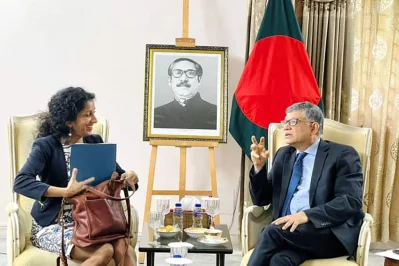 US Deputy Assistant Secretary Afreen Akhter speaking with oreign secretary Masud Bin Momen in Dhaka on Monday, October 16, 2023. Photo: Courtesy
