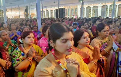Hindu devotees offer their prayers at the Ramakrishna Mission in Dhaka on Sunday, October 22, 2023. Photo: Mehedi Hasan/Dhaka Tribune
