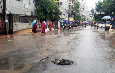 A manhole without a cover is pictured in Mohammadpur, Dhaka, on Monday, October 23, 2023. Photo: Probir Kumar Sarker/Dhaka Tribune