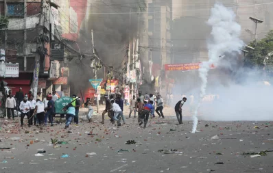 BNP activists and police clash in Dhaka&rsquo;s Kakrail area on Saturday, October 28, 2023. Photo: Mehedi Hasan/Dhaka Tribune