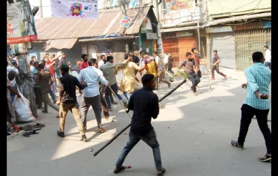 A clash takes place between activists of Awami League and BNP in Bogra on Sunday, October 29, 2023. Photo: Dhaka Tribune