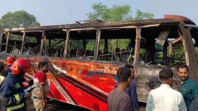 A bus is set on fire on Dhaka-Aricha highway in Manikganj on Sunday, October 29, 2023. Photo: Collected