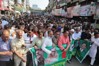 Awami League leaders and activists gather at the party&rsquo;s central office for a peace rally on Bangabandhu Avenue, Dhaka on Sunday, October 29, 2023. Photo: Mehedi Hasan/Dhaka Tribune