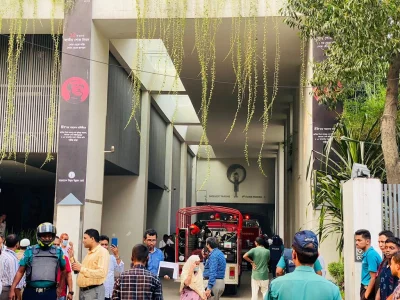 Image shows fire service officials entering the building to douse the fire on Wednesday, November 1, 2023. Photo: SK Sharfuddin Ahad/Dhaka Tribune