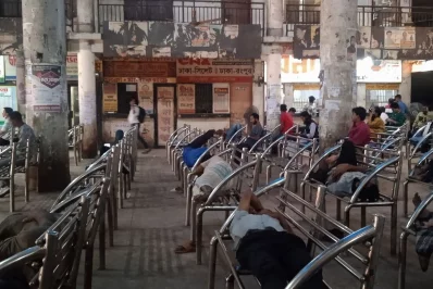 Passengers are seen napping on seats at a bus counter in Dhaka amidst bus shortages during the ongoing blockade on Wednesday, November 8, 2023. Photo: Dhaka Tribune