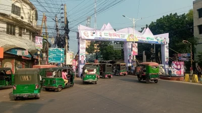 The image shows a pylon installed to welcome Prime Minister Sheikh Hasina to address a rally in Khulna on Monday, November 13, 2023. Photo: Dhaka Tribunen