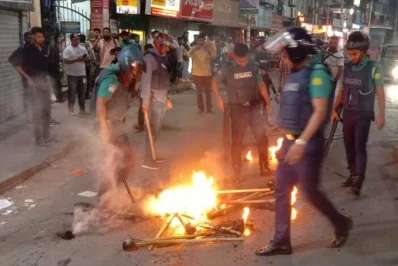 The fire of torches carried by BNP supporters is doused by police in Sylhet on Wednesday, November 15, 2023. Photo: Dhaka Tribune
