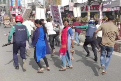 In Rangpur, a chase and counter-chase took place between alliance members and police. Photo: Dhaka Tribune