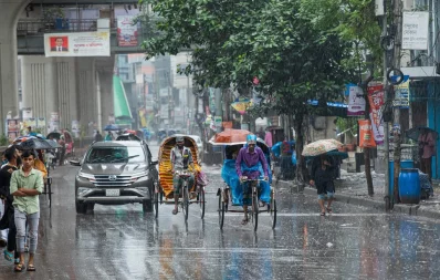 Vehicles on a road in Dhaka on Friday, November 17, 2023. Photo: Mahmud Hossain Opu/Dhaka Tribune