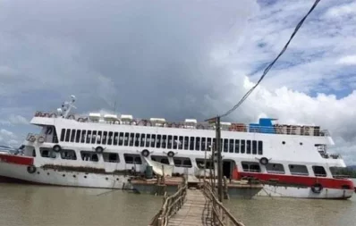 FILE PHOTO: A vessel carrying people to Saint Martin`s Island, the popular holiday destination of Bangladesh. Photo: Dhaka Tribune