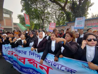 The image shows a glimpse of a human chain formed by leaders and activists of BNP in front of National Press Club (JPC) in Dhaka on Sunday, December 10, 2023. Photo: Mahmud Hossain Opu/Dhaka Tribune