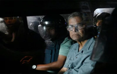BNP Secretary General Mirza Fakhrul Islam Alamgir is pictured in a car as he is taken to a court in Dhaka on Sunday, October 28, 2023. Photo: Dhaka Tribune
