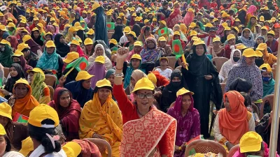 The image shows a huge number of women wearing red and green coloured sharee participating in the rally of Awami League chief Prime Minister Sheikh Hasina on Friday, December 29, 2023. Photo: Dhaka Tribune