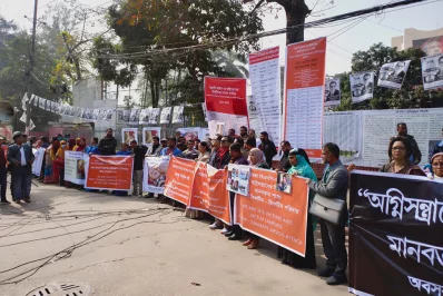 Victims of arson attacks and their families on Wednesday hold a civic rally in front of the National Museum in Shahbagh, January 3, 2024. Photo: Mahmud Hossain Opu/Dhaka Tribune