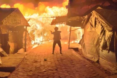 Fire fighters are trying to bring the fire under control, Ukhiya, Cox&rsquo;s bazar. January 7, 2024. Photo: Courtesy