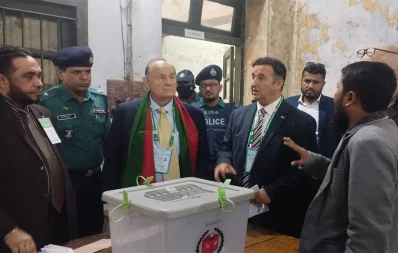 A group of foreign observers visit a polling centre in Dhaka College on Sunday, January 7, 2024. Photo: Dhaka Tribune
