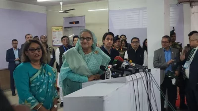 Prime Minister Sheikh Hasina casts her vote at Dhaka City College on Sunday, January 7, 2024. Photo: Dhaka Tribune