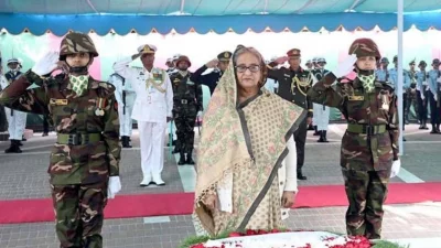 Prime Minister Sheikh Hasina pays tribute to Bangabandhu by placing a wreath at the grave of Bangabandhu Sheikh Mujibur Rahman on Saturday, January 13, 2023. Photo: PID