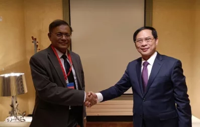 Vietnamese Foreign Minister Bui Thanh Son holds a meeting with Bangladeshi Foreign Minister Hasan Mahmud on Friday, February 2, 2024. Photo: BSS