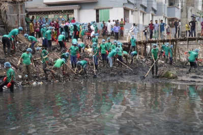 The image shows a clean-up campaign at Ramchandrapur canal in Mohammadpur of Dhaka on Friday, February 23, 2024. Photo: Collected 