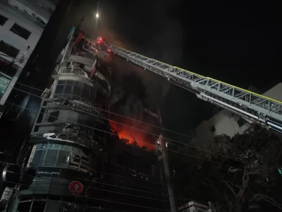 The image shows fire service`s effort to rescue the people trapped in the fire that breaks out at a restaurant in Bailey Road on Thursday night, February 29, 2024. Photo: Mahmud Hossain Opu/Dhaka Tribune