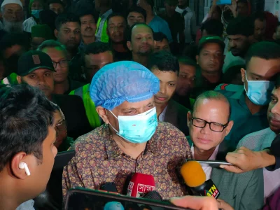 Health Minister Samanta Lal Sen briefs reporters about the Baily Road fire around 2am on Friday, March 1, 2024. Photo: Mahmud Hossain Opu/Dhaka Tribune