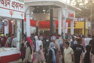 The last day of Amar Ekushey Book Fair 2024 draws huge visitors on Saturday, March 2, 2024. Photo: Dhaka Tribune