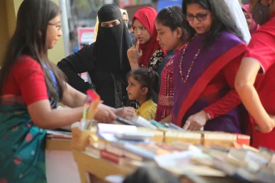The image shows the gathering of book lovers at a book stall at Amar Ekushey Book Fair on Saturday, March 2, 2024. Photo: Dhaka Tribune