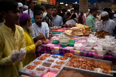 Residents from different parts of the city flock to the makeshift stalls in the alleys of Old Dhaka to buy varied, delectable items for Iftar on Tuesday, March 12, 2024. Photo: Mahmud Hossain Opu/ Dhaka Tribune