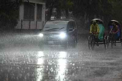 A vehicle is seen running headlight on amid rain in Dhaka on Tuesday afternoon, March 19, 2024. Photo: Dhaka Tribune