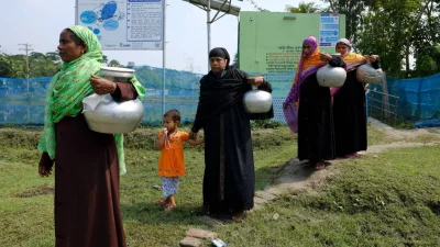 Villagers collect safe drinking water from a solar-powered desalination plant at Morrelganj in Bagerhat. Photo: Mahmud Hossain Opu/ Dhaka Tribune