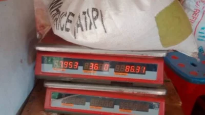 The image shows the measurement of rice distributed by UP chairman in Aziz Nagar union of Lama upazila in Bandarban on Saturday, June 15, 2024. Photo: Dhaka Tribune 