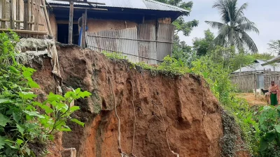 The images shows the houses of tea workers which at risk of landslide in Moulvibazar due to illegal hill cutting. Photo: Dhaka Tribune