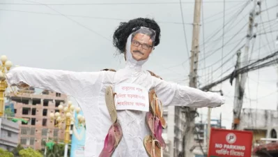 An effigy of ex-state minister Shahriar Alam is during a protest at Zero Point, Shaheb Bazar, in the city on Friday, June 29, 2034. Photo: Dhaka Tribune