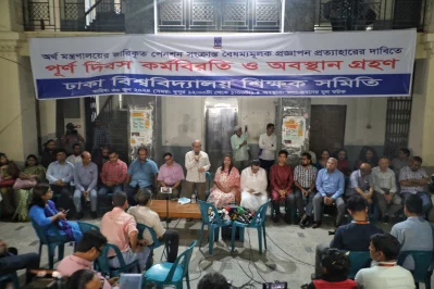 The image shows the sit-in program held by Dhaka University teachers on Monday, July 1, 2024. Photo: Ahadul Karim Khan/Dhaka Tribune 