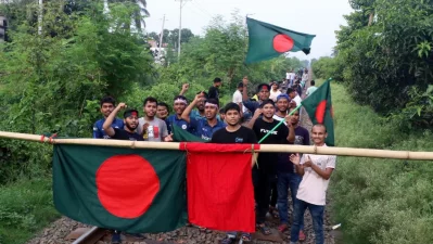 The image shows Rajshahi University students protesting by blocking the railway in the city on Friday, July 12, 2024. Photo: Bangla Tribune