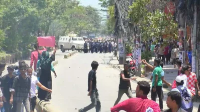 A clash occurs between police and quota reform protesters in Narayanganj on Thursday, July 18, 2024. Photo: Dhaka Tribune