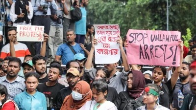 Demonstrators hold various banners protesting the recent police action against students following the quota reform movement in High Court area on Wednesday, July 31, 2024. Photo: Ahadul Karim Khan/Dhaka Tribune