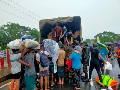 Flood rescue work is conducted by army in Feni on Wednesday, August 21, 2024. Photo: ISPR