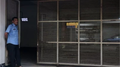 During the July Revolution, security guards of the building deflected inquires from political figures and law enforcement to protect the makeshift hospital and its patients. Photo: Dhaka Tribune